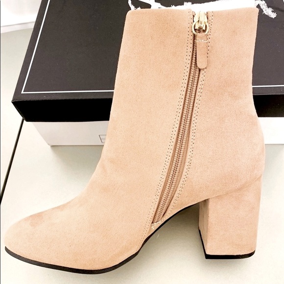 Qupid Warm Taupe Faux Suede Round Toe Inside Zipper Block Ankle Boots NWB 7 - Picture 9 of 12